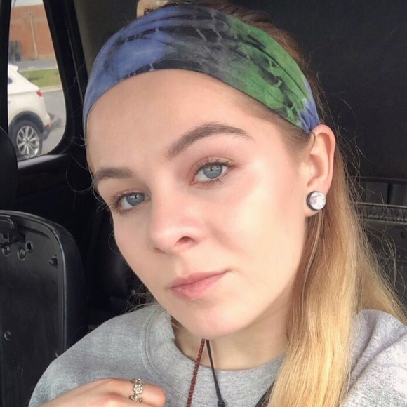 Meet your Posher, Sarina - Picture 1 of 1